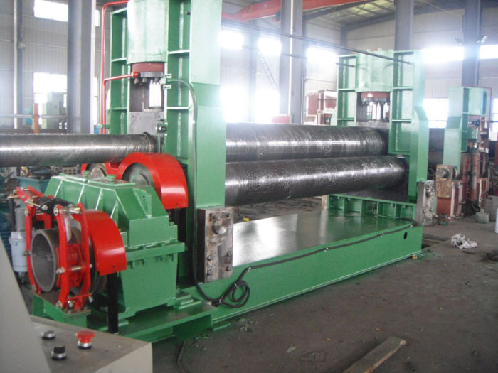 W11-液壓對稱式三(sān)輥卷闆機